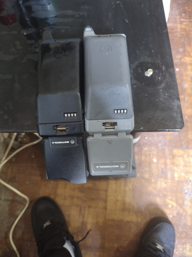 Vintage Motorola Flip Phones - photo 3