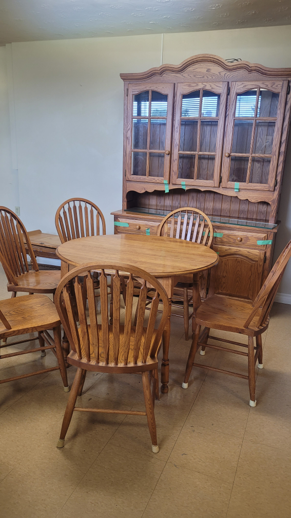 Buffet & Hutch, Oak Dining Room Set - photo 5
