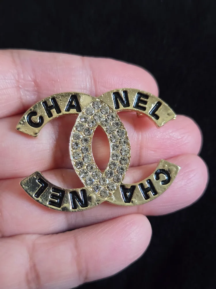 Chanel gold rhinestones brooch image indicator(3)