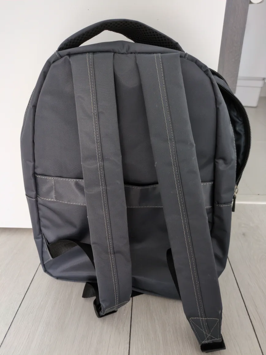 space grey backpack with laptop compartment image indicator(4)