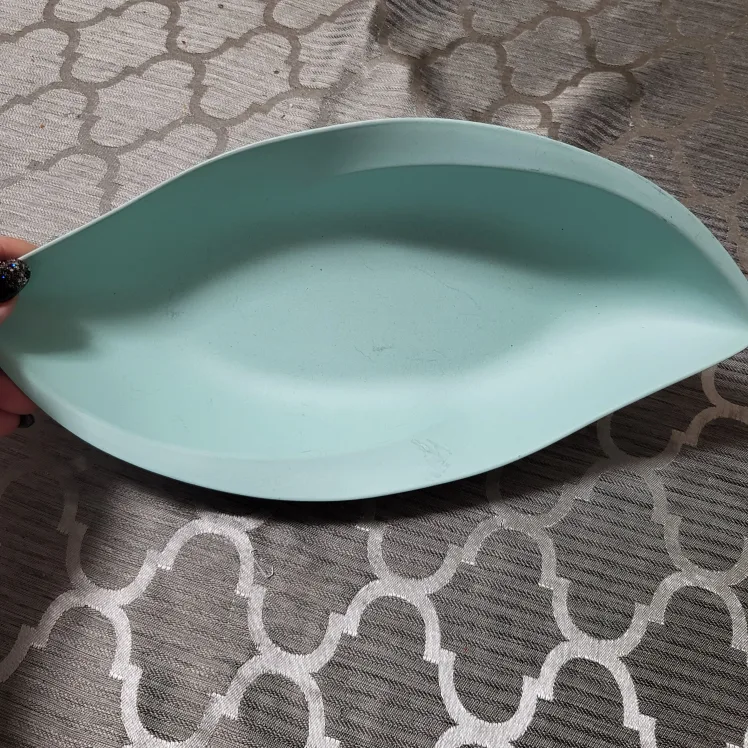 Beautiful Serving Set 8Plates Used for Staging image indicator(6)