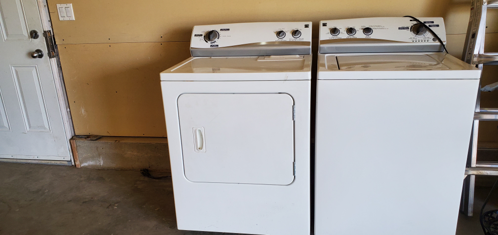 White Washing Machine and Dryer Set - photo 2