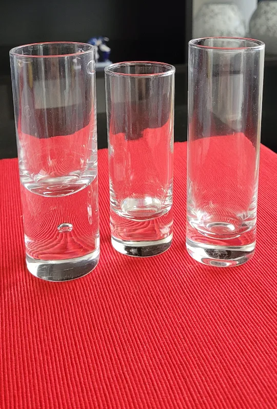 set of 3 sturdy small glass vases image indicator(2)