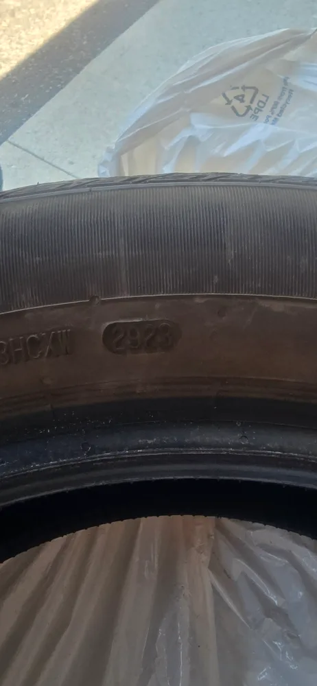 255/55/19 Continental All season tires thumbnail