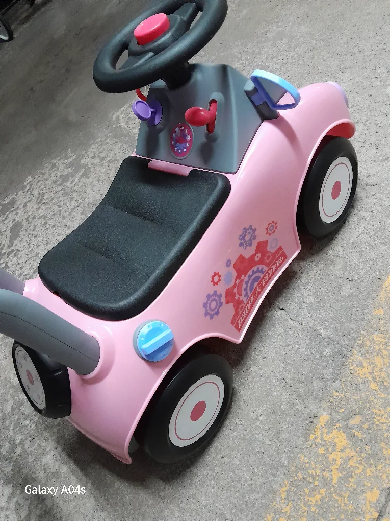 Radio Flyer Toddler Ride-On Car image indicator(2)