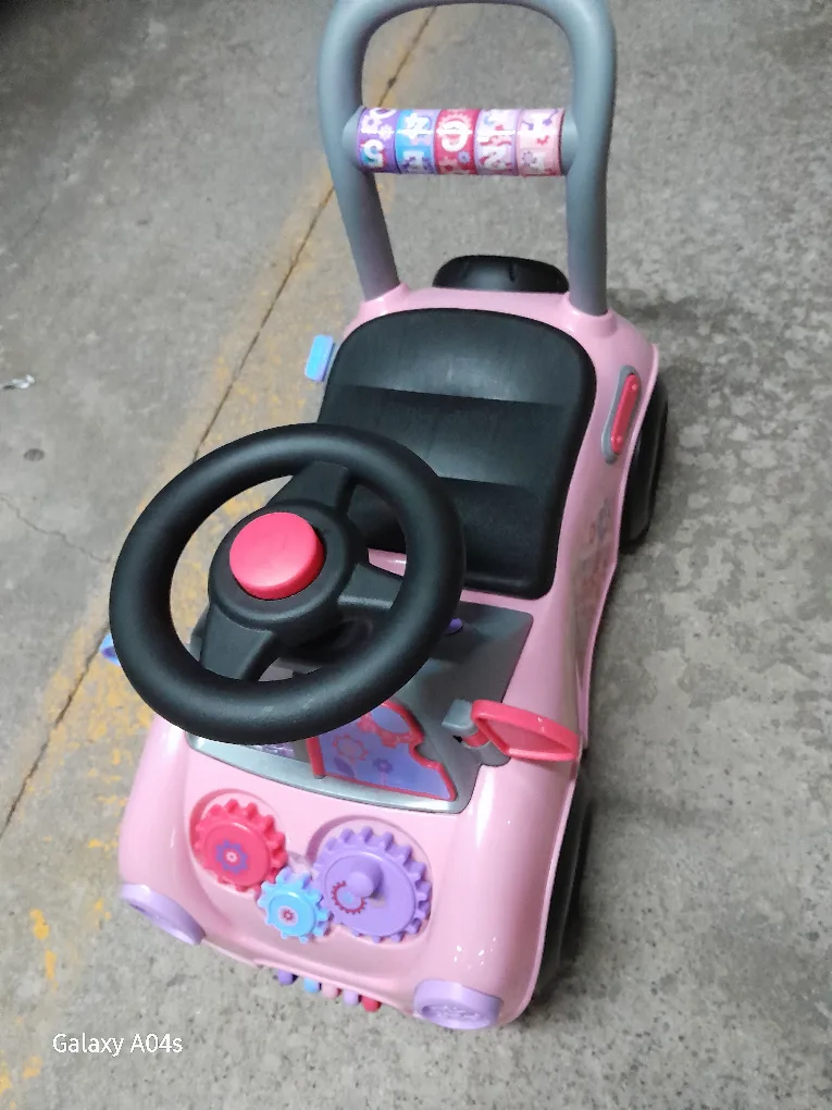 Radio Flyer Toddler Ride-On Car image indicator(6)