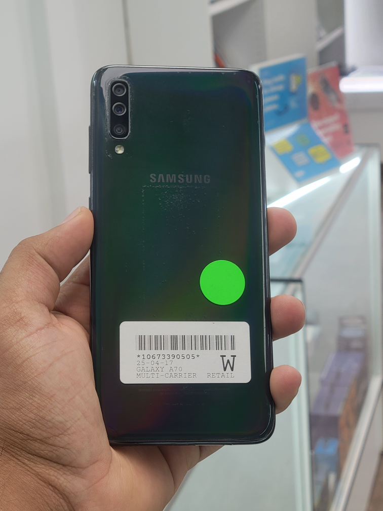 Samsung Galaxy A70 - photo 2