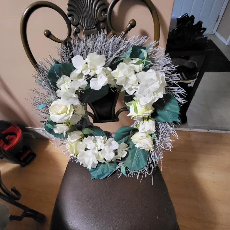 2 Pretty Floral Wreaths- Home Decor thumbnail