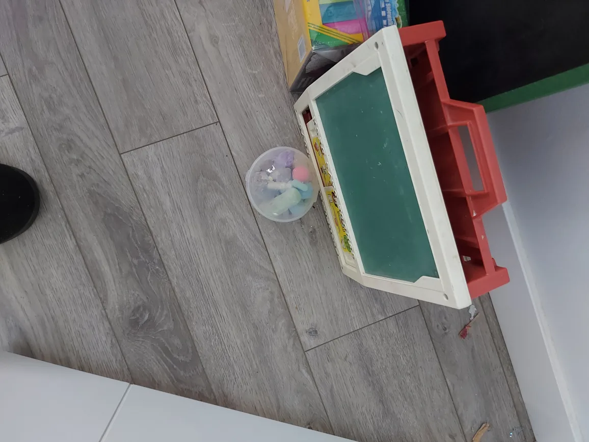 Kids Art Easel with Chalk image indicator(5)