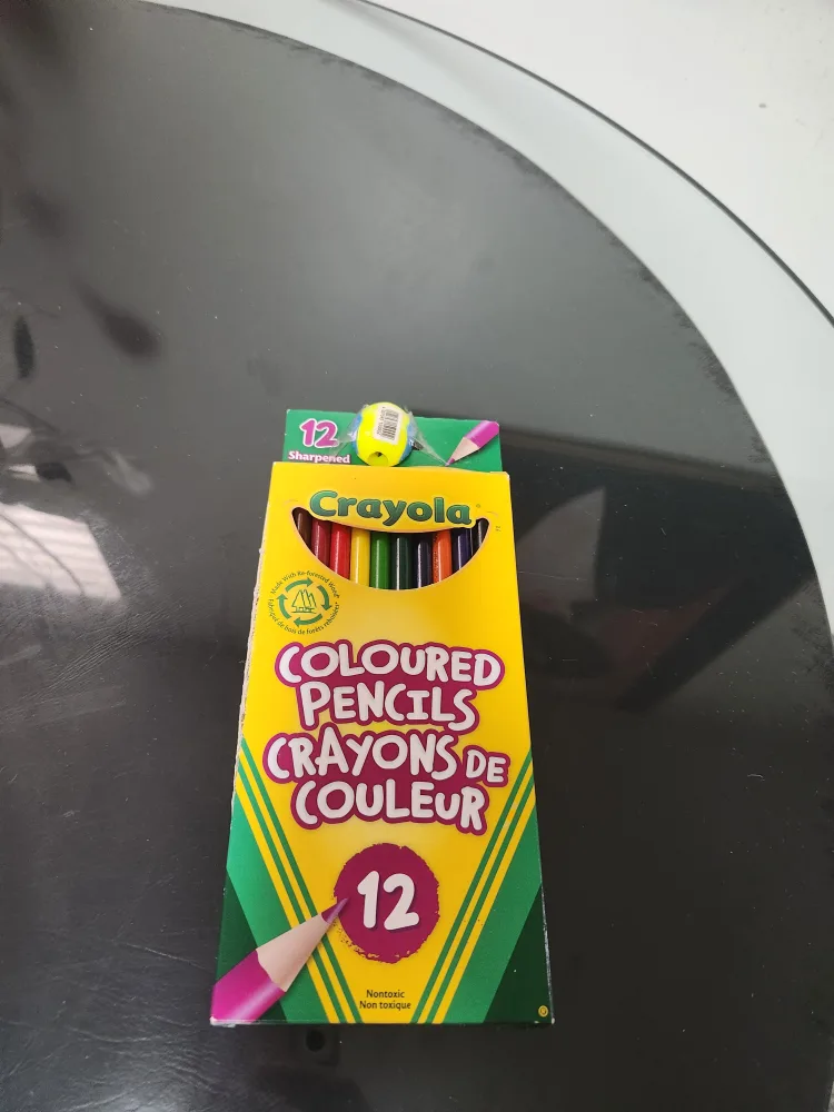 Crayola 12 Coloured Pencils + Sharpener #freecycle thumbnail