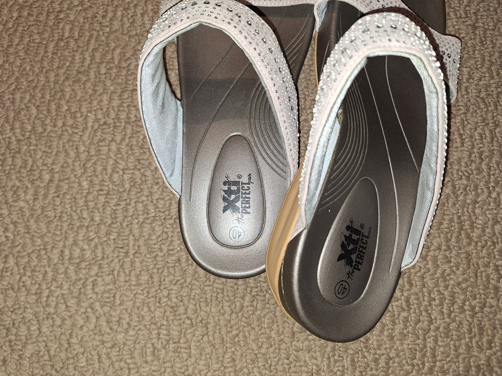 PENDING XTI The Perfect Tech Sandals