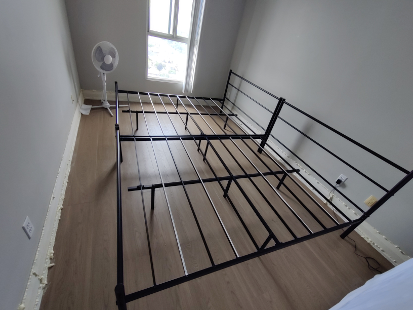 Zinus Metal Queen Bed Frame - 2 pieces (can be dismantled) - photo 3
