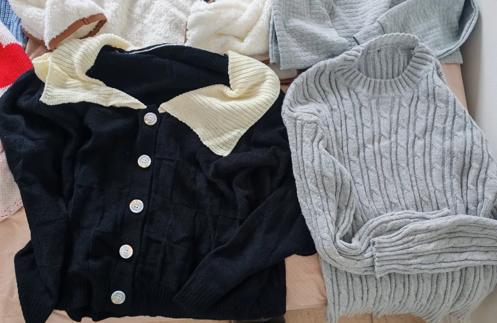 12 Assorted Sweaters & Cardigans - Bulk Sale! image indicator(4)