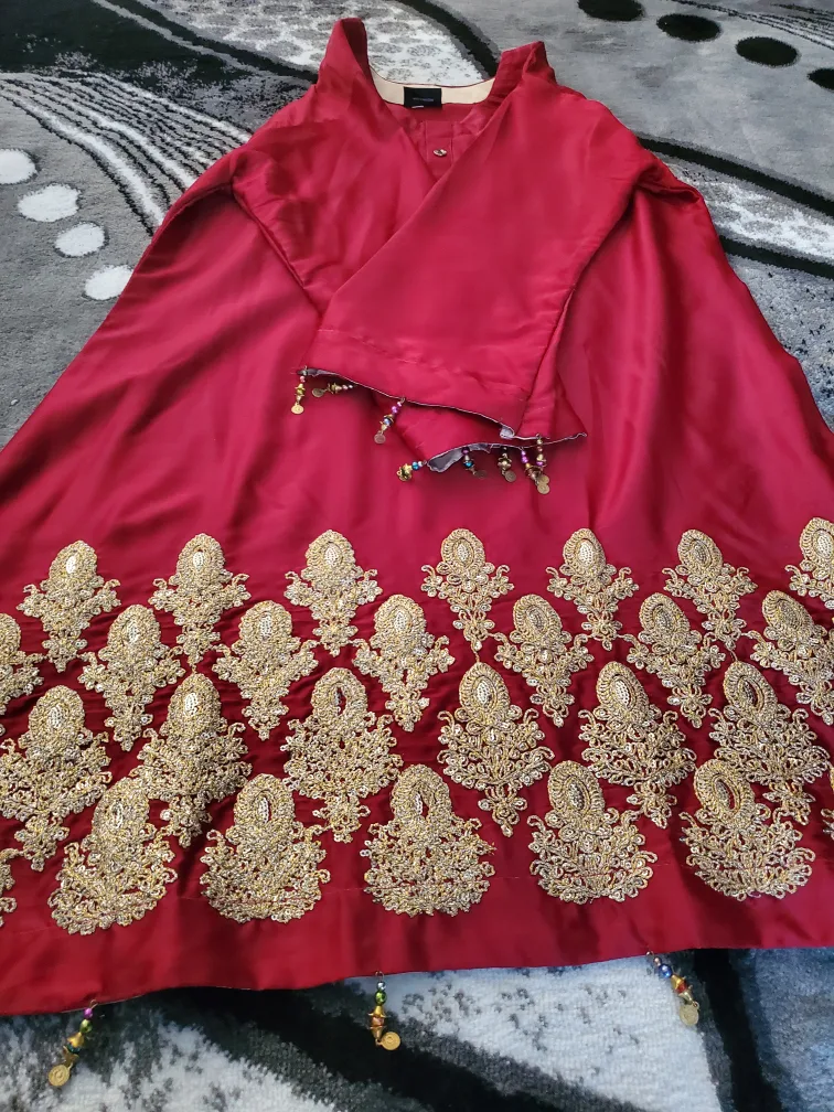 Red/Burgundy & Gold Embroidered Women's Shalwar Kameez/Kurti image indicator(6)