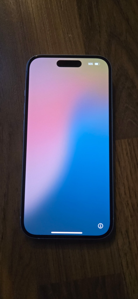 iPhone 15 128GB + case - photo 2