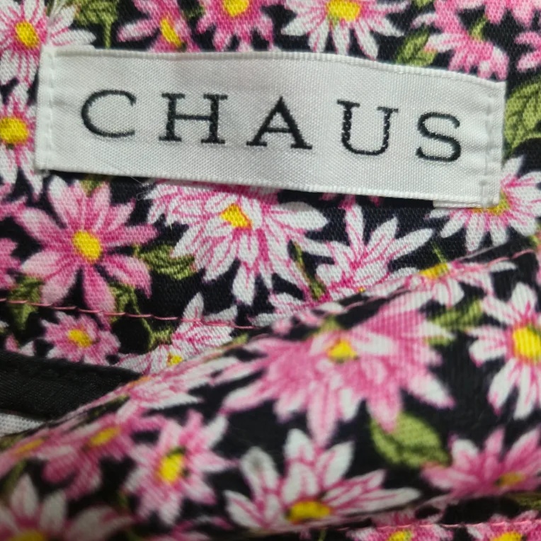 Chaus Size 12 Floral Print Capri's thumbnail