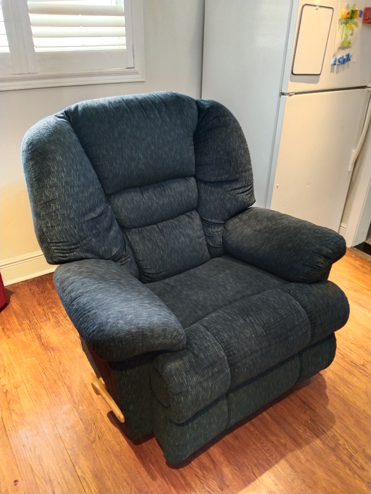 LAZboy Recliner available for sale - photo 3