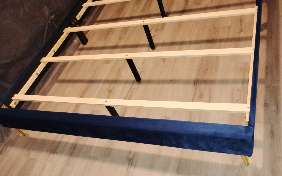 Queen size bed frame - photo 2