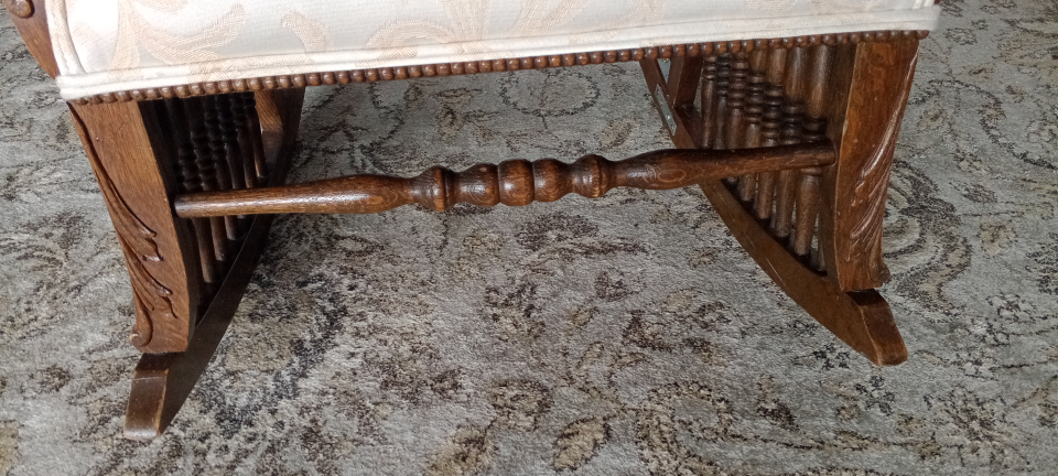 Antique Rocking Chair - photo 3