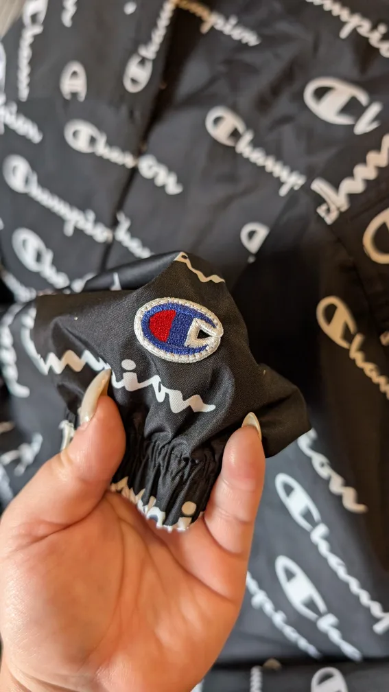 Like-New Women's Black Champion Windbreaker image indicator(6)