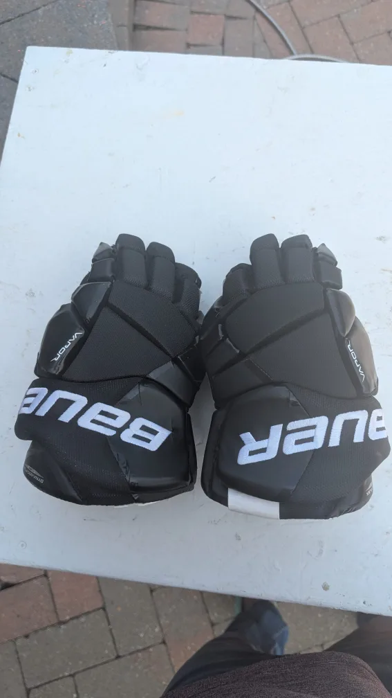 Bauer Vapor X30 Hockey Gloves thumbnail
