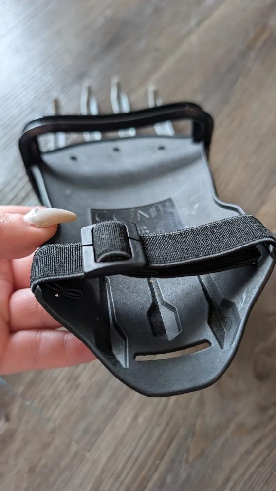 Like NEW - 2 Black Panther Extendable & Retractable Slash Claws image indicator(6)