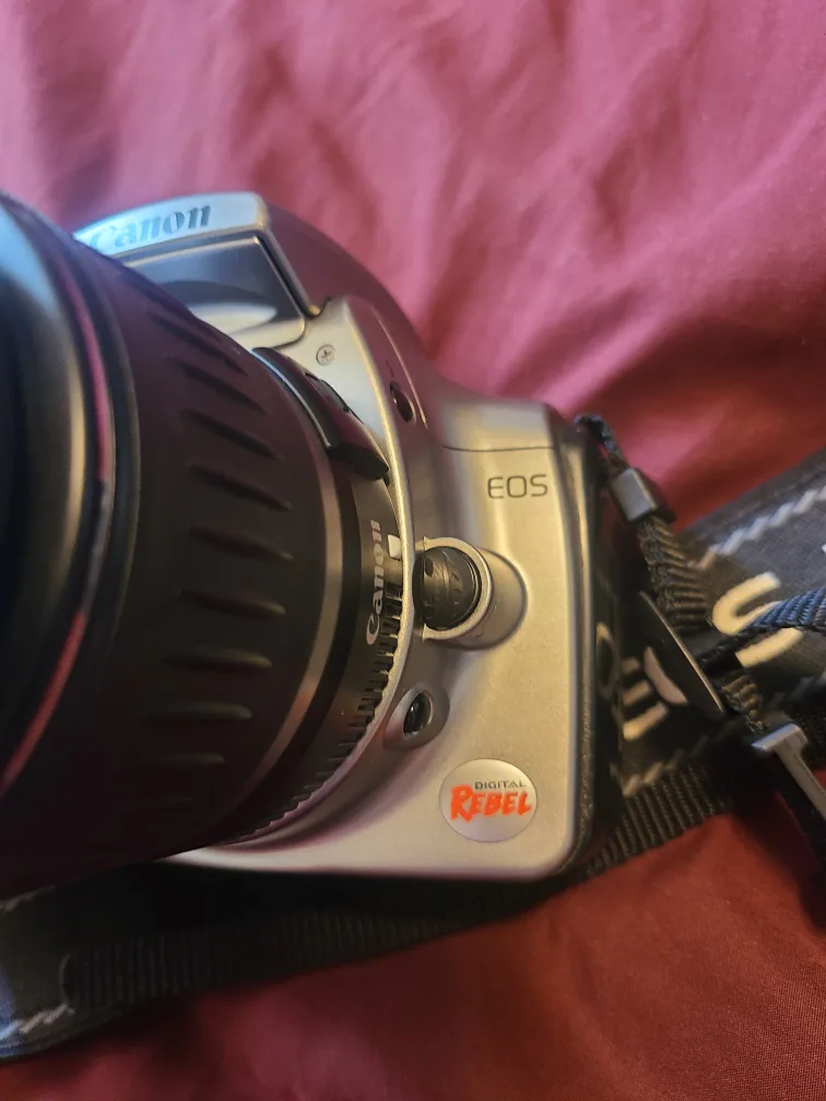 Canon EOS Digital Rebel Camera w/ 18-55mm Lens image indicator(5)