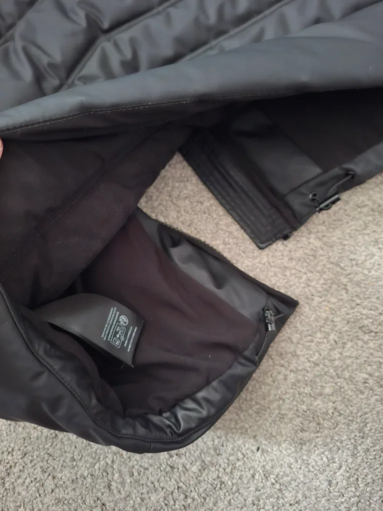 GUESS Black Puffer Jacket with Hood image indicator(7)