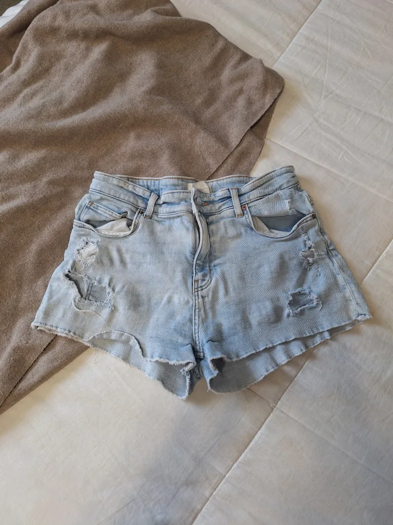 H&M Denim Shorts - Size 6 image indicator(2)
