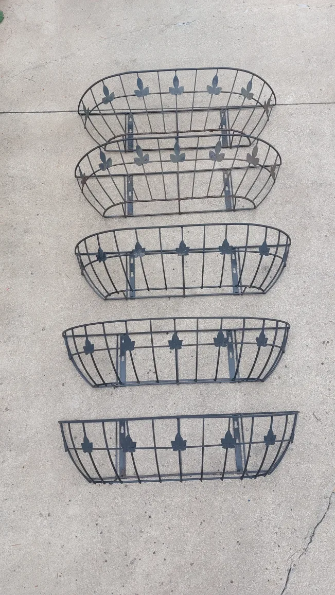 Set of 3 Decorative Metal Planter Baskets image indicator(3)