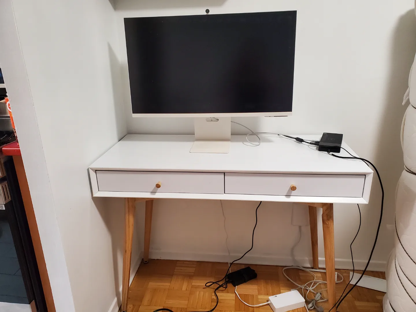 canvas minumal wood desk image indicator(2)