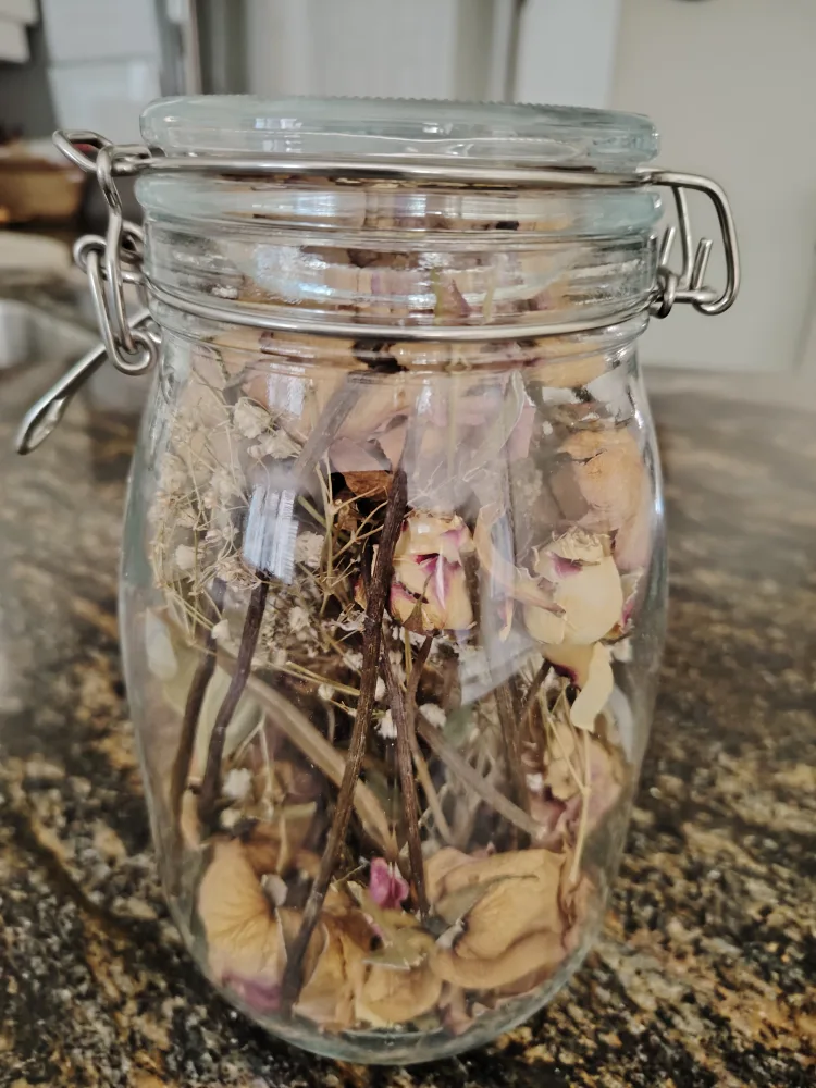 🥕Glass Jar with Dried Flowers image indicator(6)