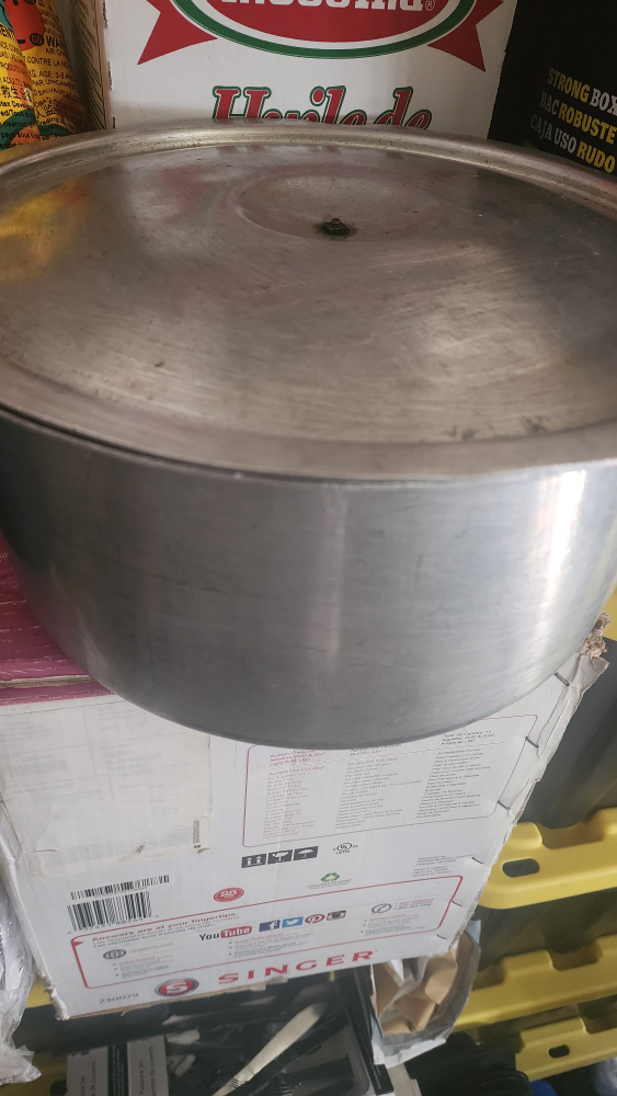 Large Aluminum Pot with Lid