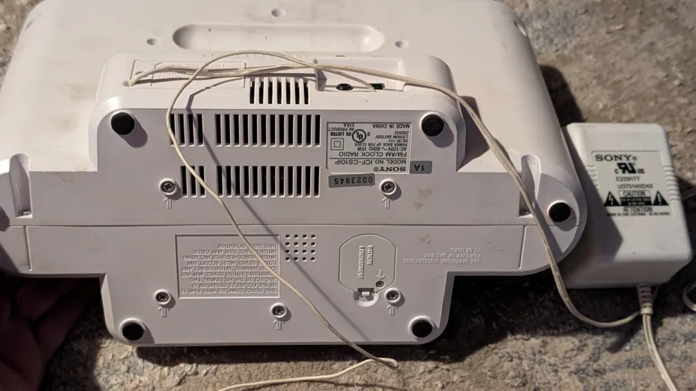 Sony Dream Machine FM/AM Clock Radio image indicator(3)