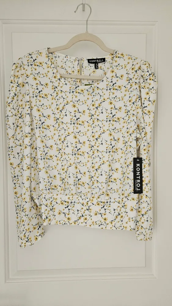Brand new, Yellow and Blue Floral Top Blouse, Size Medium thumbnail