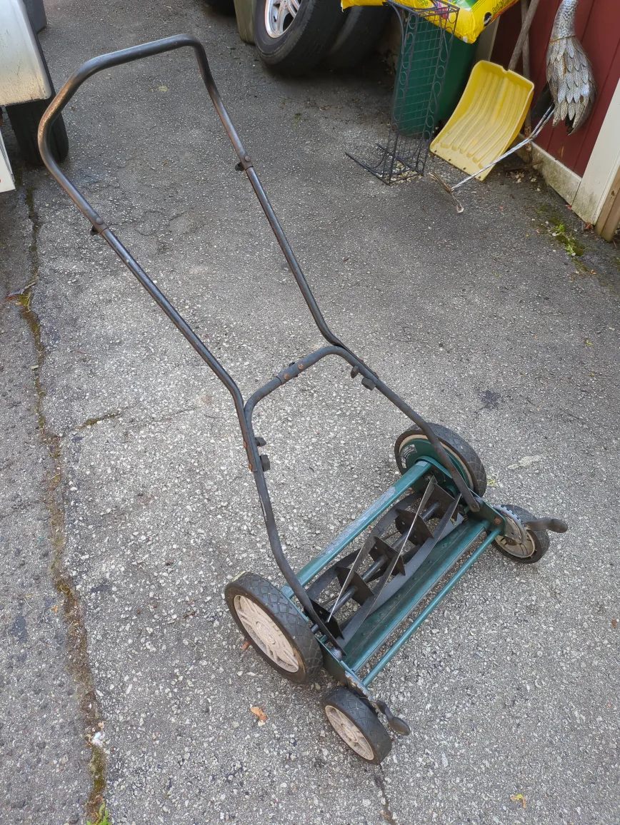 Manual Lawn Mower thumbnail