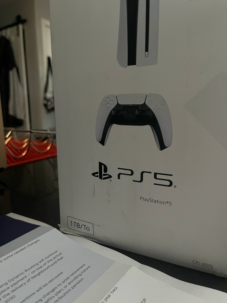 PlayStation 5 disc Console & DualSense Controller - photo 2