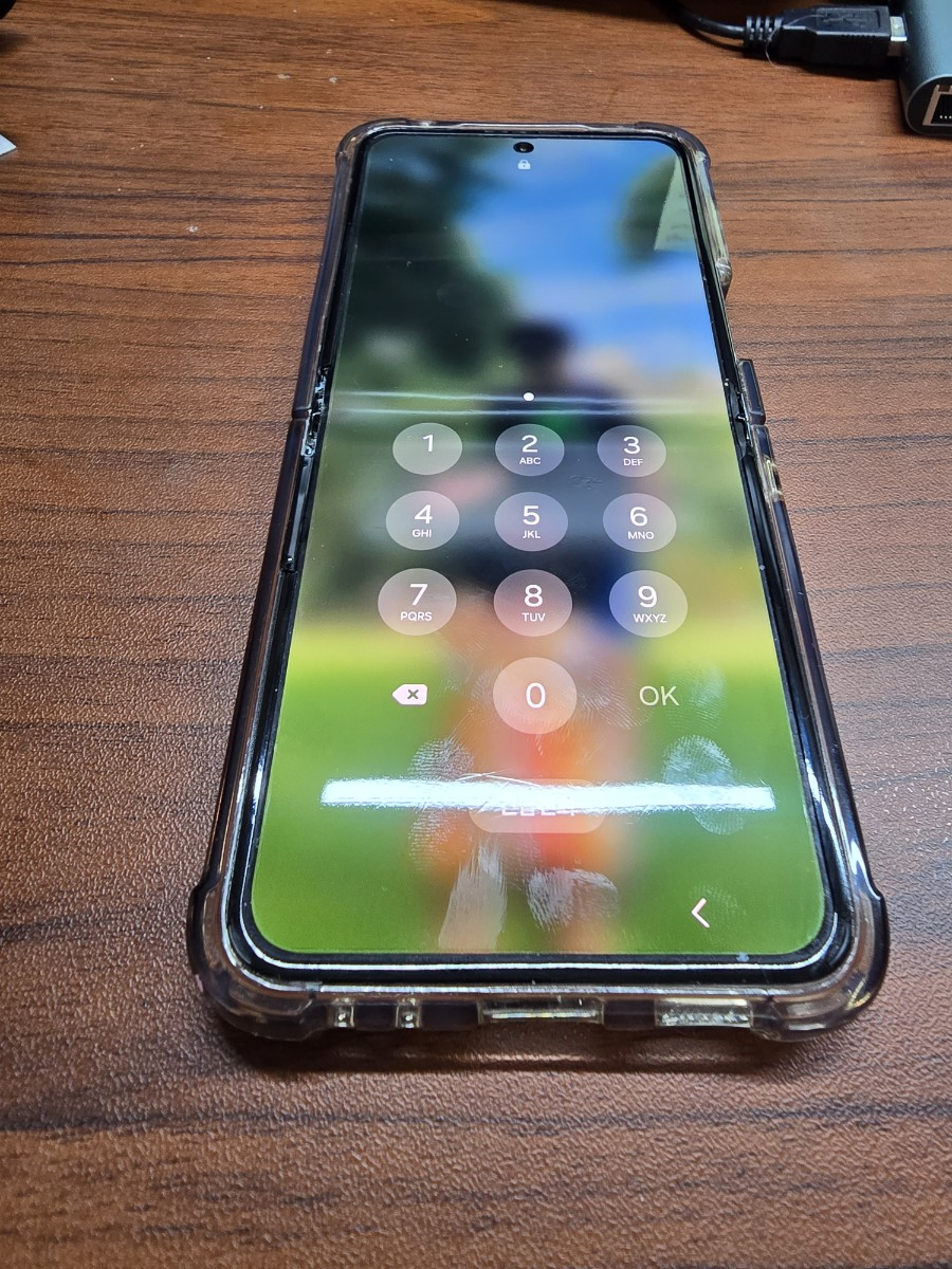 Samsung Galaxy Z Flip5 Phone - photo 3