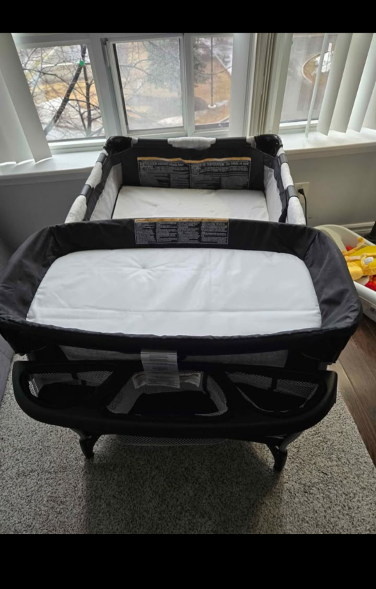 Graco Pack 'n Play - Excellent Condition - photo 3