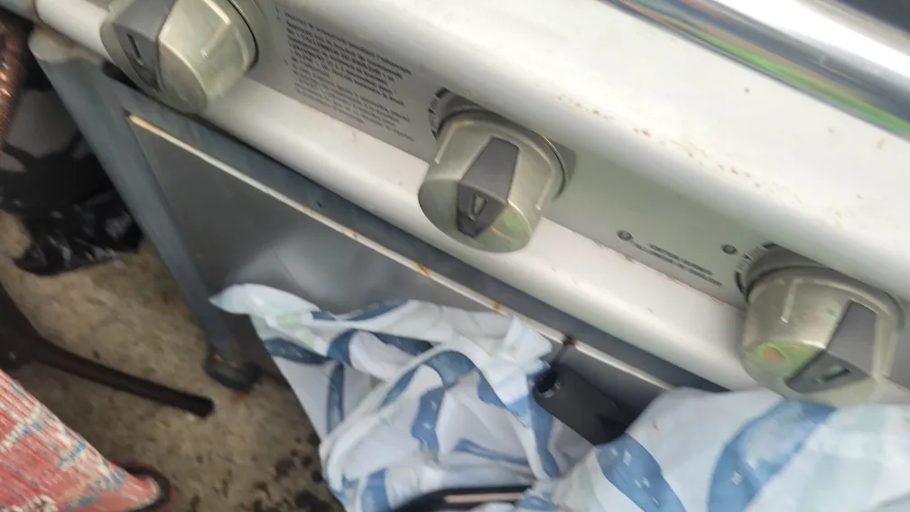 Black and Silver BBQ Grill image indicator(6)