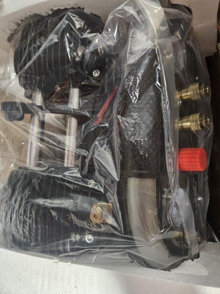 (NEW)10-Gallon Ultra Quiet Air Compressor - photo 4