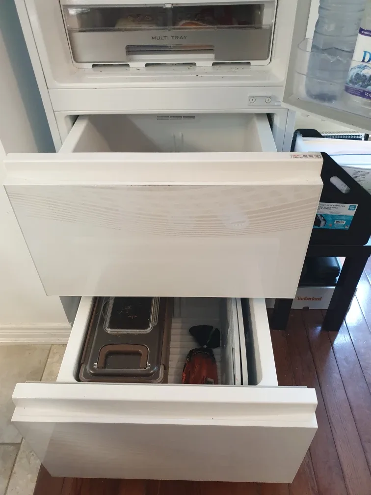 Fridge with Kimchi storage compartment image indicator(2)