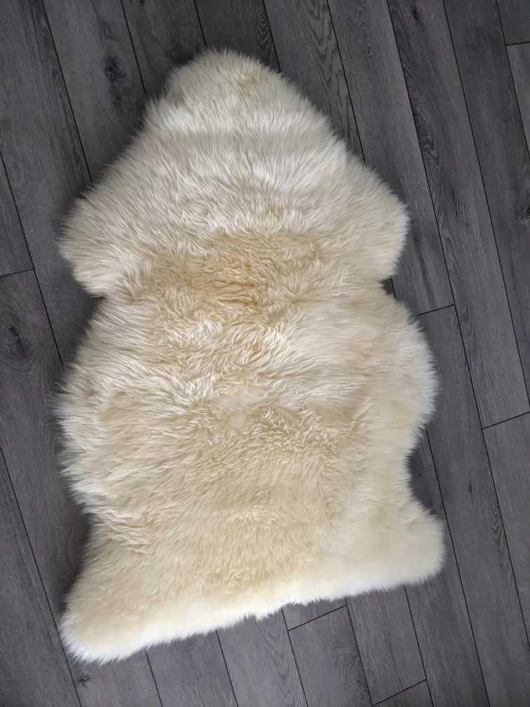 Natural Australian Sheepskin Rug thumbnail