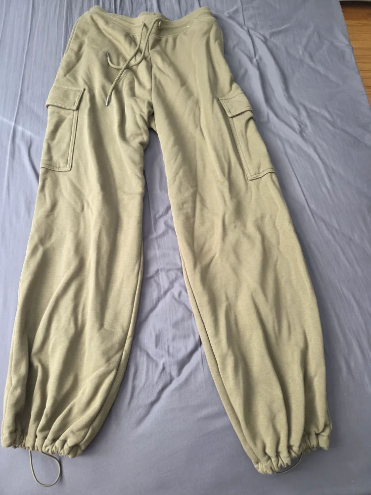 Uniqlo Cargo Sweatpants - Small thumbnail