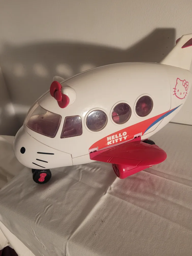 Hello Kitty Airplane, Helicopter, and Bus Toy Set image indicator(5)