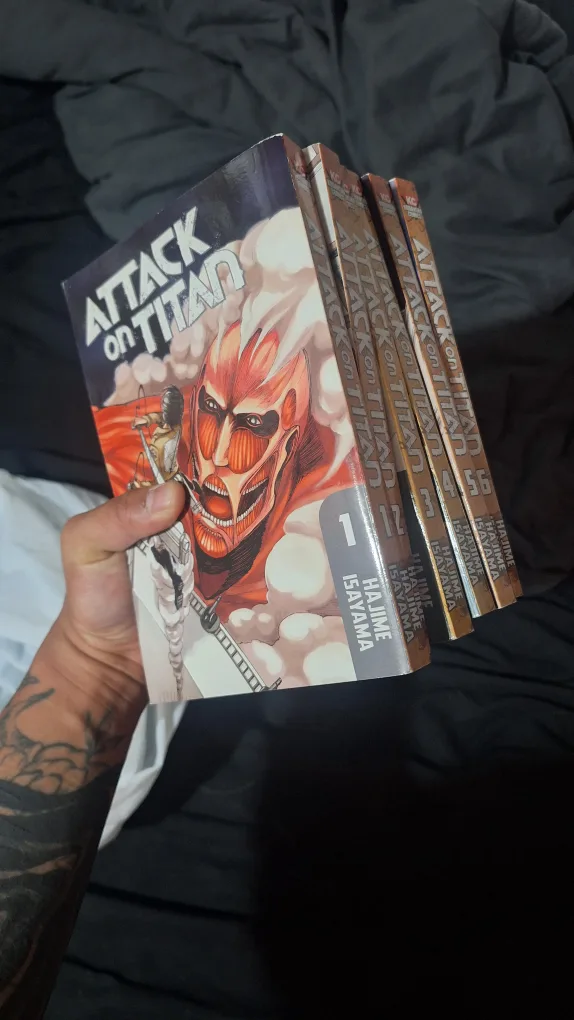 attack on titan manga vol. 1-6 image indicator(2)