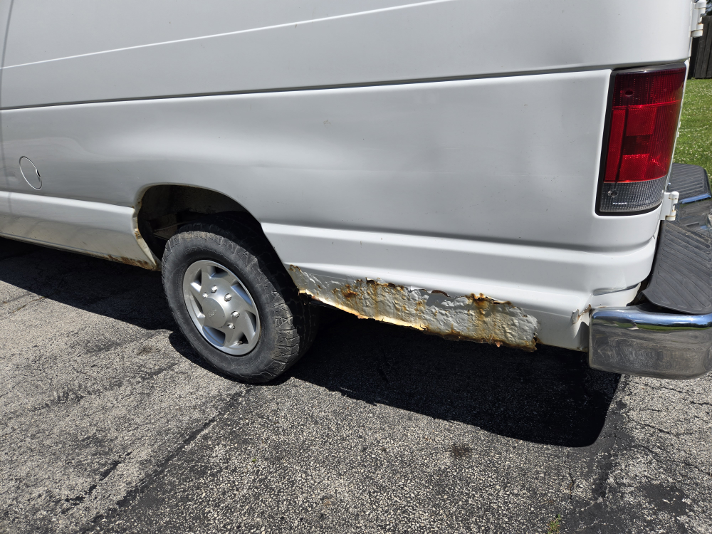 Used White Ford E-Series Cargo Van - photo 4
