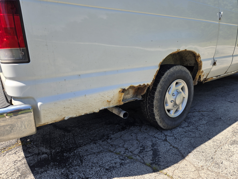 Used White Ford E-Series Cargo Van - photo 5