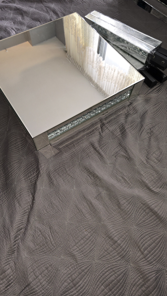 Mirrored side Table with Faux Diamonds - New - photo 2