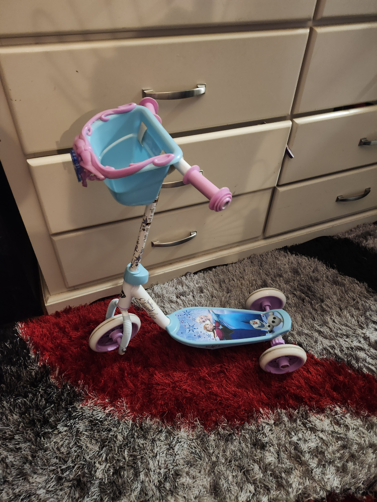 Disney Frozen Kids' 3-Wheel Scooter - photo 2